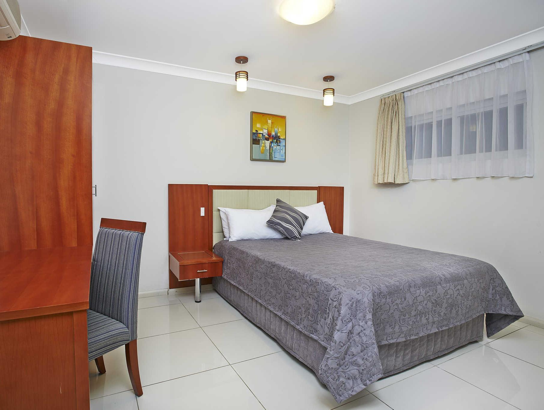 Comfort & Aparthotel Burwood